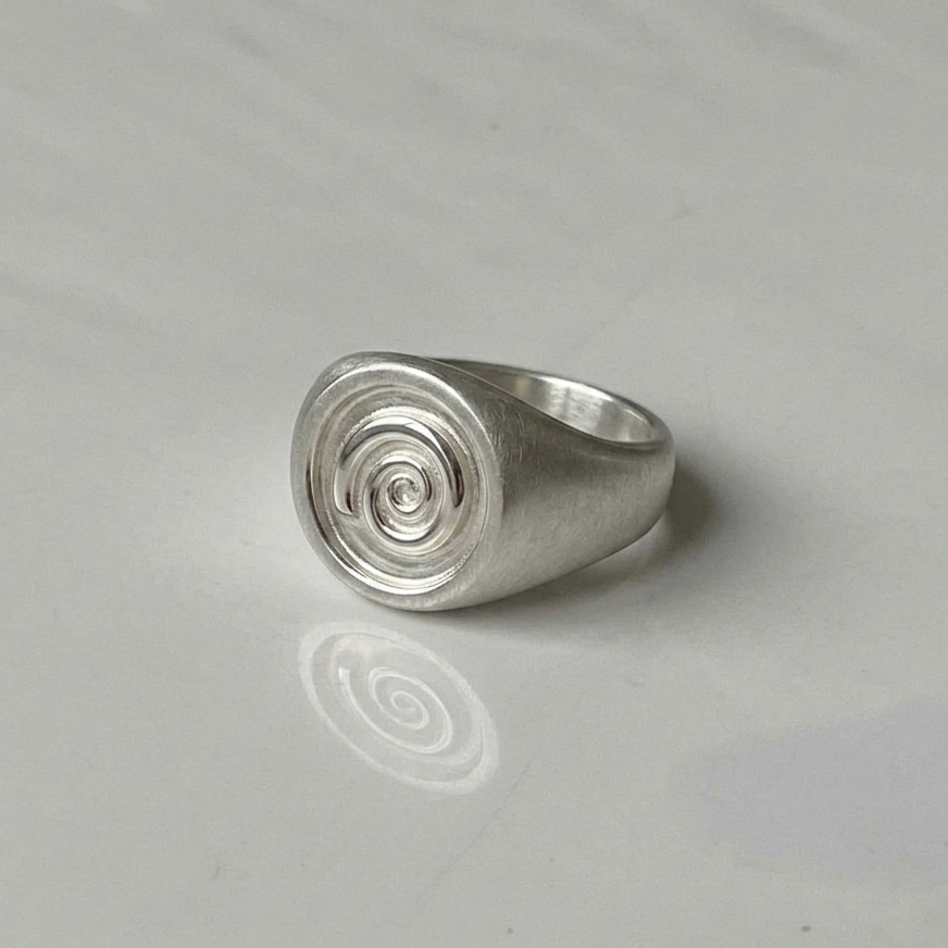 Logo ring